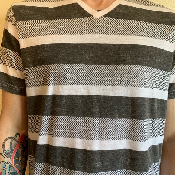 Mossimo V neck T-Shirt - Picture 2 of 3